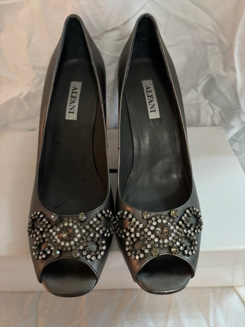 Alfani gunmetal dark silver beaded leather peep-toe pumps - size 7M